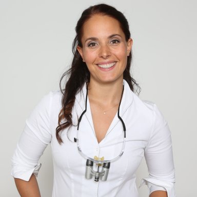 Dr. med. dent. Victoria Hofer - Zahnärztin Wels 4600