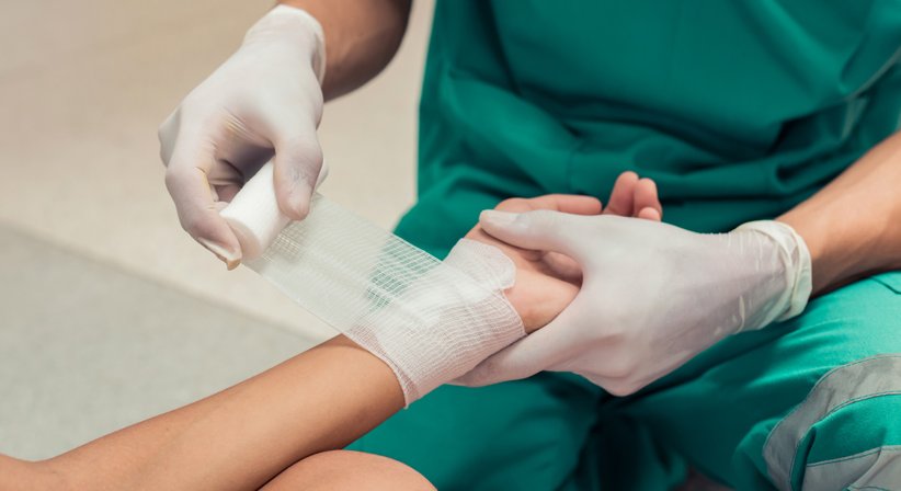 Wundversorgung / Verbandwechsel / Naht- und Klammerentfernung - Dr. Daryoush Afshar-Ebrahimi - Praktischer Arzt Wien 1170